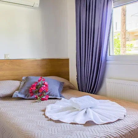Galatas -two Floor With Private Garden