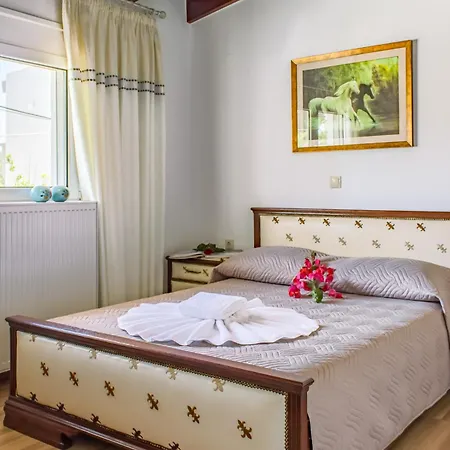 Σπίτι διακοπών Galatas -two Floor With Private Garden