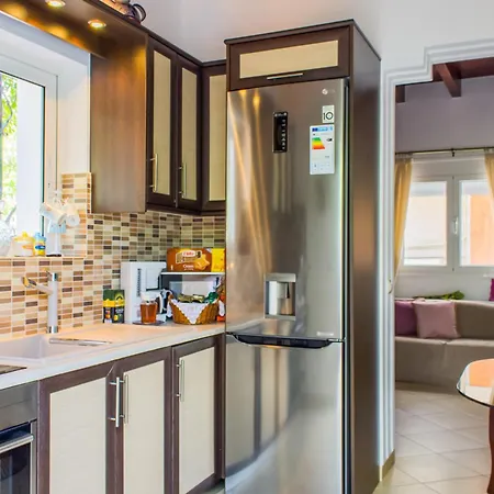 Galatas -two Floor With Private Garden *